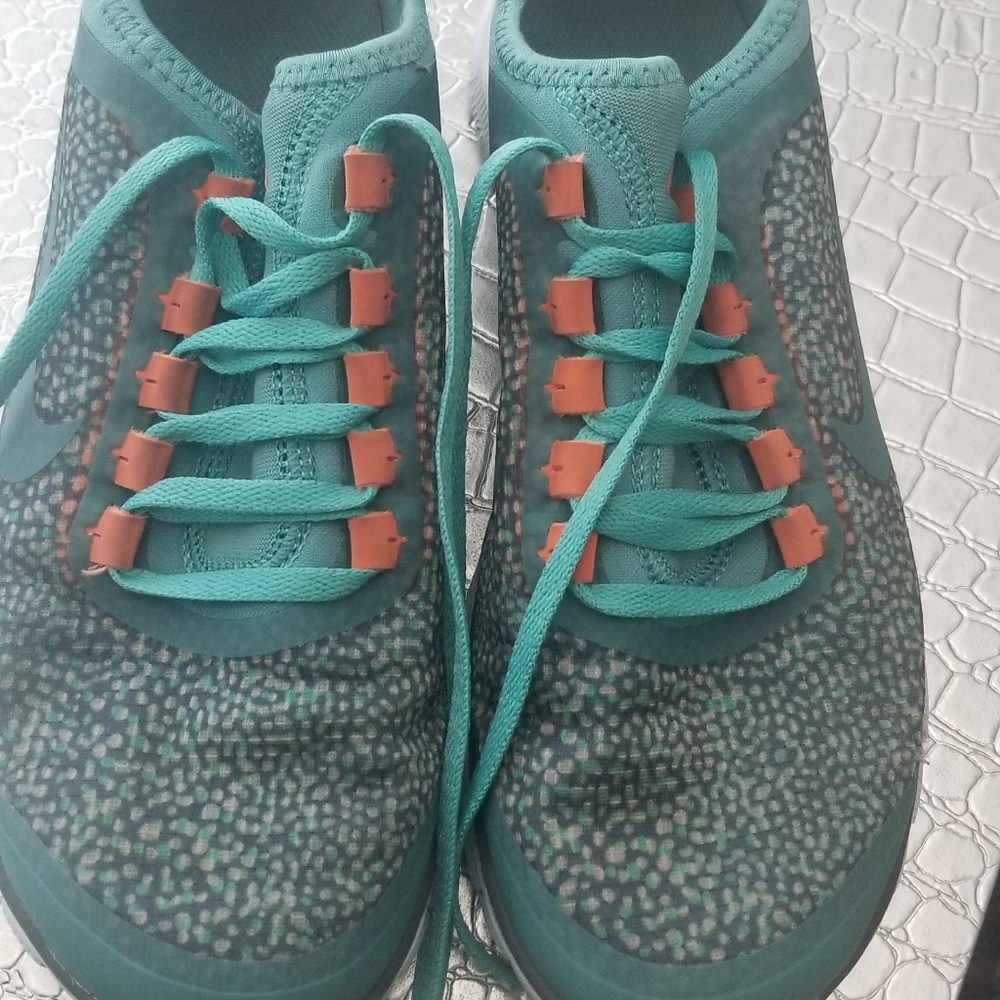 Nike - Picture 3 of 8